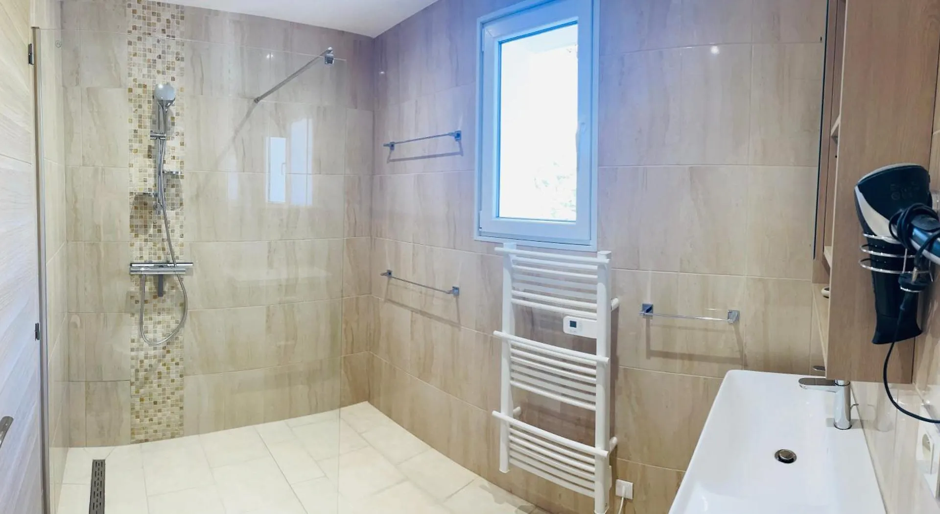 Orange Villa On The Cote D'Azur 6Br 11Pax Ac Private Heated Pool Bbq Mountain View Cagnes-sur-Mer
